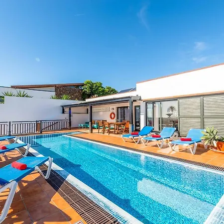 Puerta De Hierro Vila *