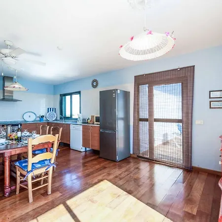 Puerta De Hierro 卡门港